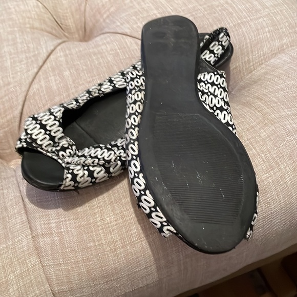 Black and white peep toe sandals - Picture 5 of 5